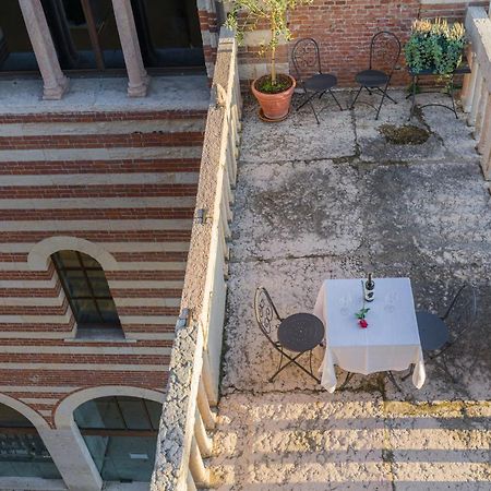 Domus La Costa Apartamento Verona Exterior foto